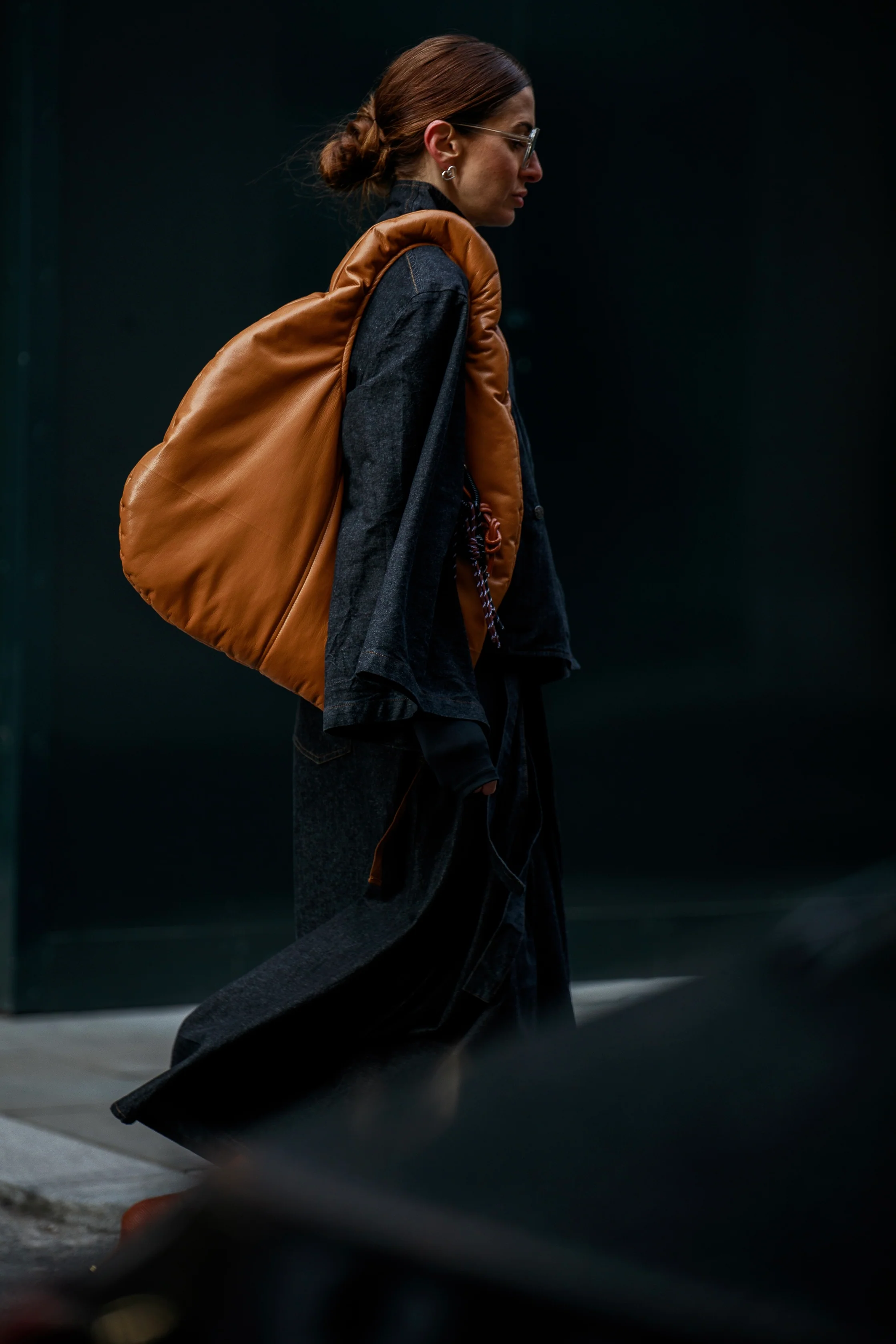 New York Pillow Bag Amber - Image 4