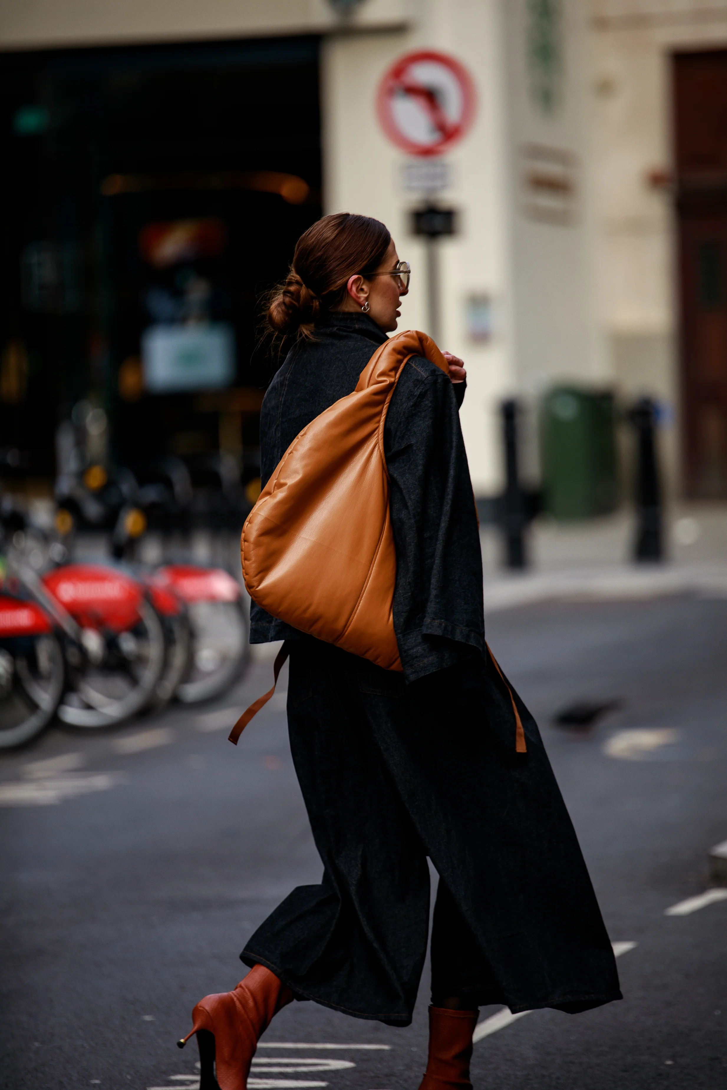 New York Pillow Bag Amber - Image 5