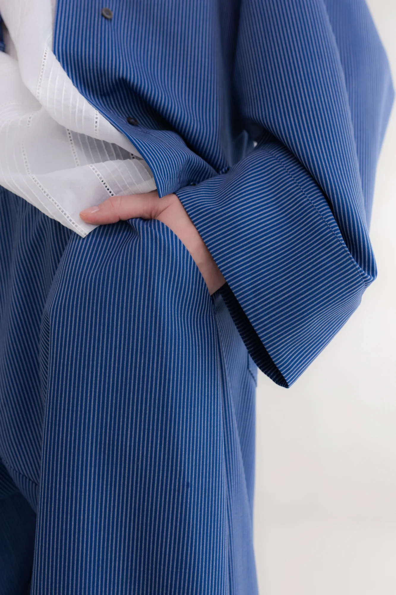 Spodnie Sojo Pinstripe Blue - Image 5